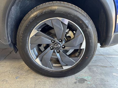Used 2025 Nissan Rogue SV FWD image 32