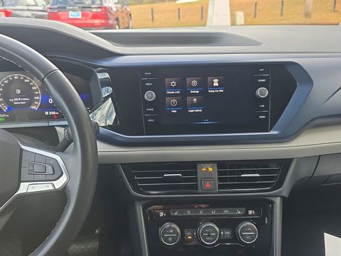 Used 2024 Volkswagen Taos SE image 20