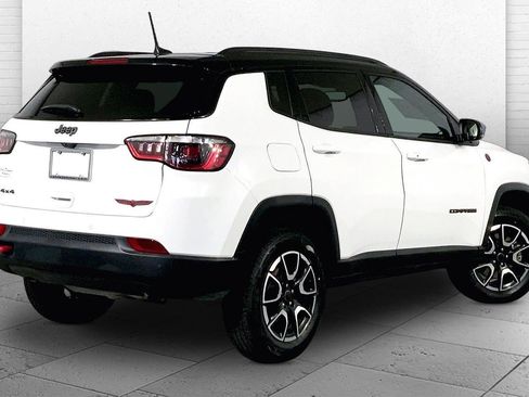 Used 2025 Jeep Compass Trailhawk AWD/4WD image 5