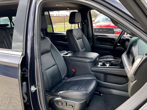 Certified 2025 Chevrolet Suburban LT image 9