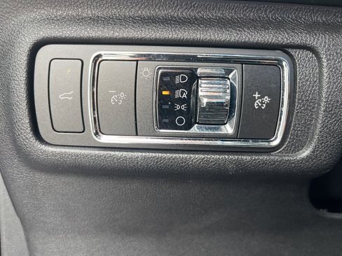 Used 2022 Lincoln Corsair FWD w/ Premium Package image 23