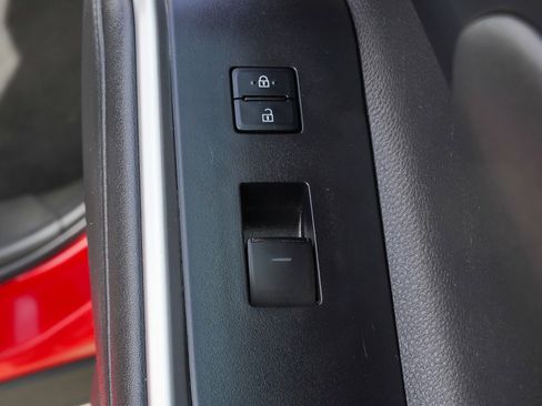 Used 2022 Toyota Highlander XLE image 28