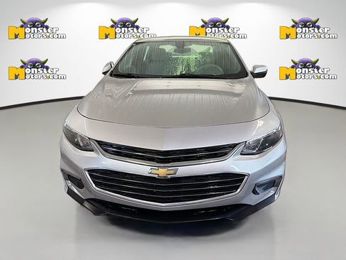 Used 2017 Chevrolet Malibu LT FWD image 2