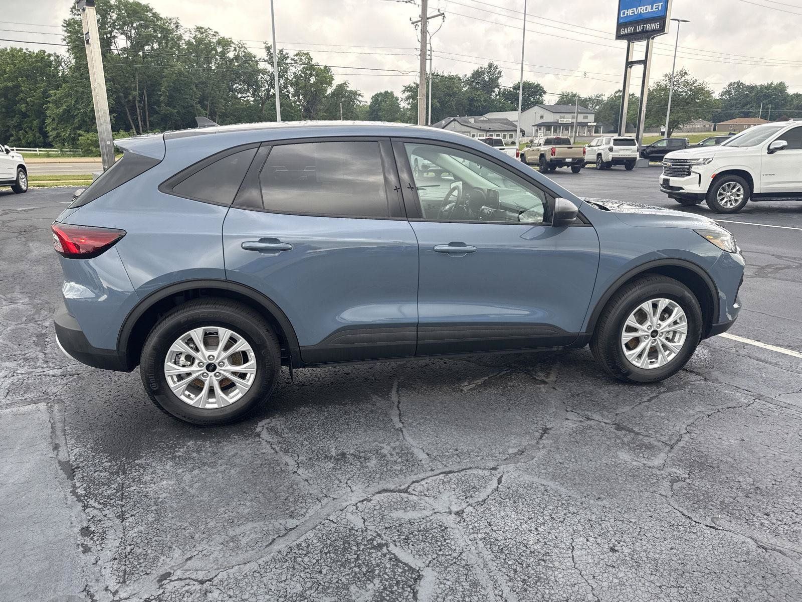 Used 2025 Ford Escape Active w/ Cold Weather Package AWD/4WD image 2