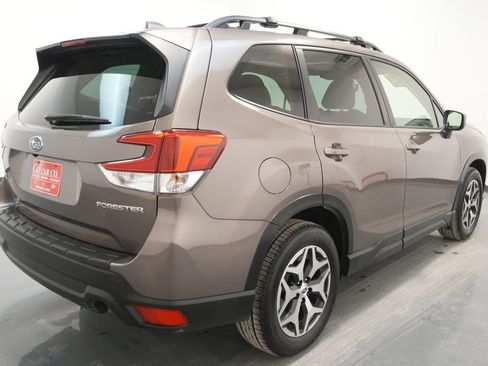 Used 2023 Subaru Forester Premium image 9