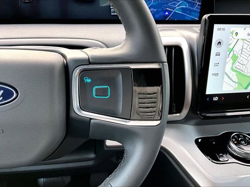 Used 2025 Ford Expedition Max Active image 25