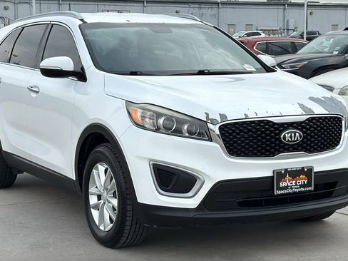 Used 2018 Kia Sorento FWD image 7