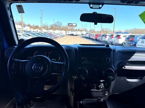 Used 2012 Jeep Wrangler Unlimited Sport image 15