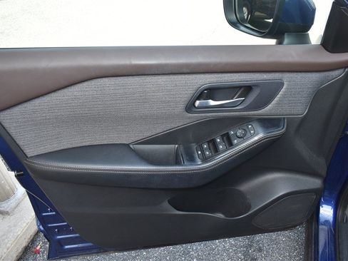 Used 2023 Nissan Rogue SV AWD/4WD image 10