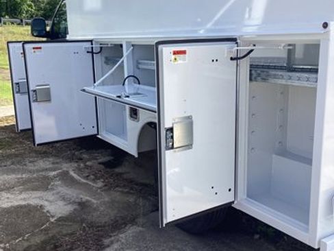 New 2025 Chevrolet Express 3500 w/ Power Convenience Package image 4