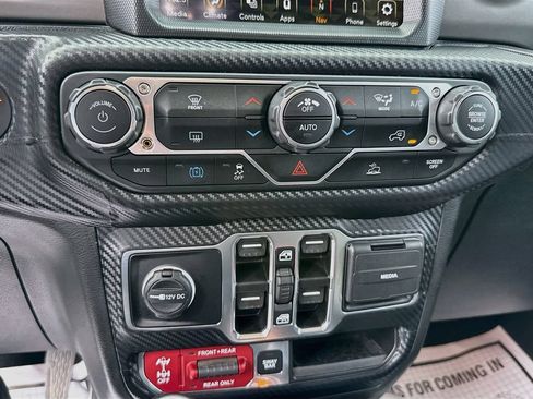 Used 2022 Jeep Wrangler Unlimited Rubicon 4xe AWD/4WD image 17
