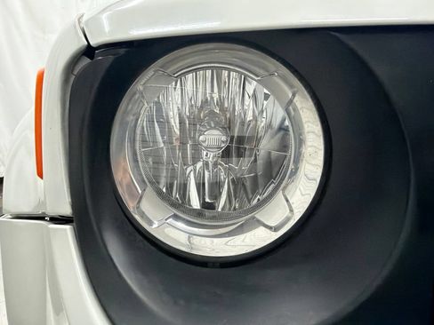 Used 2018 Jeep Renegade Trailhawk AWD/4WD image 32