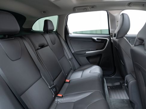 Used 2015 Volvo XC60 T6 w/ Proximity Package FWD image 24