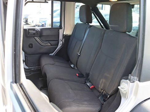 Used 2016 Jeep Wrangler Unlimited Sport w/ Connectivity Group AWD/4WD image 26