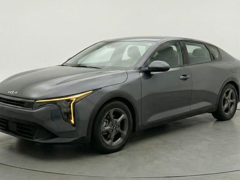 Used 2025 Kia K4 LXS image 3