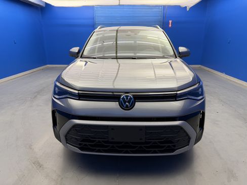 Used 2025 Volkswagen Taos SE FWD image 3