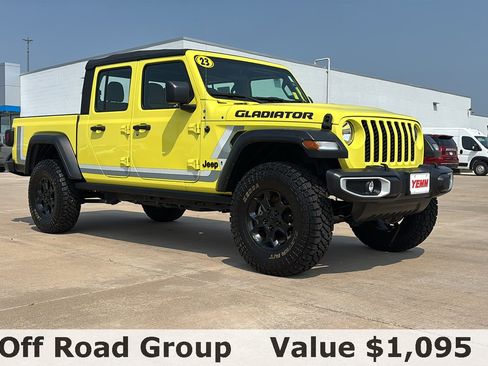 Used 2023 Jeep Gladiator Sport w/ Off Road Group image 2