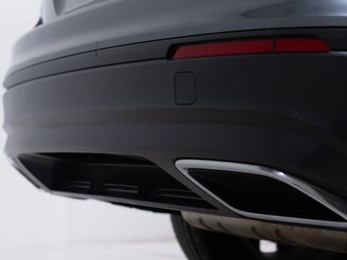 Used 2019 Volkswagen Tiguan SE w/ Panoramic Sunroof Package image 17