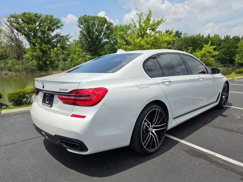 Used 2019 BMW 750i xDrive w/ Executive Package AWD/4WD image 9