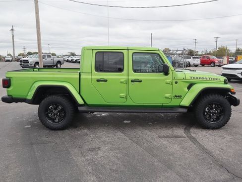 New 2025 Jeep Gladiator Sport image 3