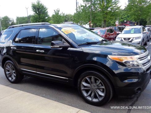 Used 2014 Ford Explorer XLT w/ Equipment Group 202A AWD/4WD image 2