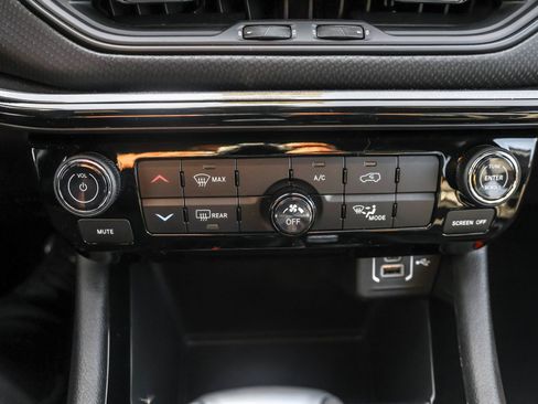 New 2026 Jeep Compass Latitude image 17