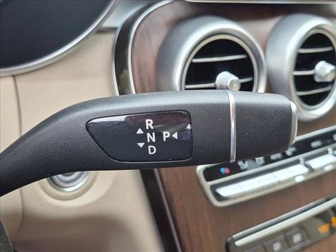 Used 2021 Mercedes-Benz GLC 300 4MATIC image 11