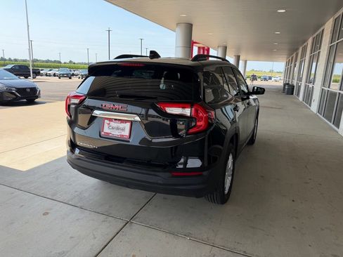 Used 2024 GMC Terrain SLE w/ Driver Convenience Package FWD image 6