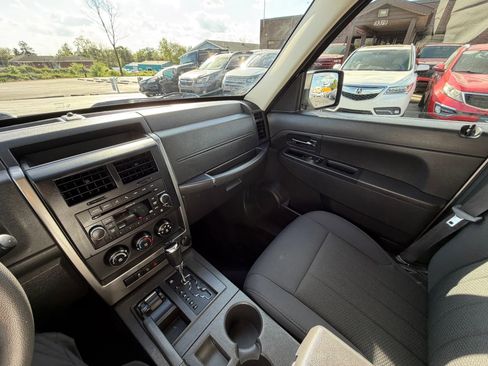 Used 2011 Jeep Liberty Sport image 18