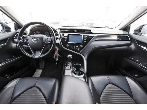 Used 2020 Toyota Camry SE FWD image 9