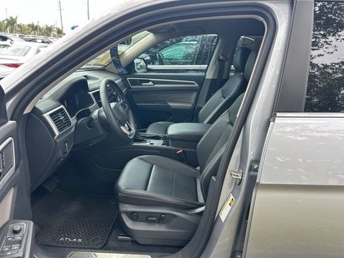 Used 2023 Volkswagen Atlas SE w/ Black Wheel Package FWD image 15