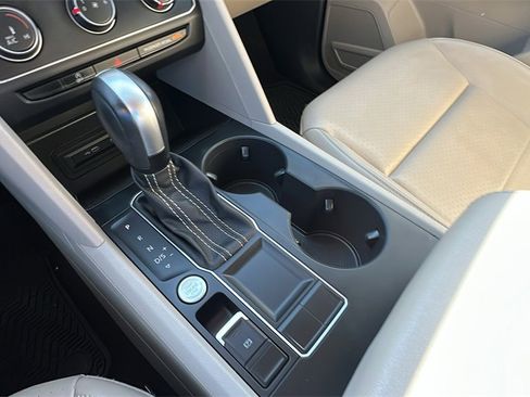 Used 2022 Volkswagen Atlas SE image 28