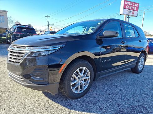 Used 2024 Chevrolet Equinox LS image 3