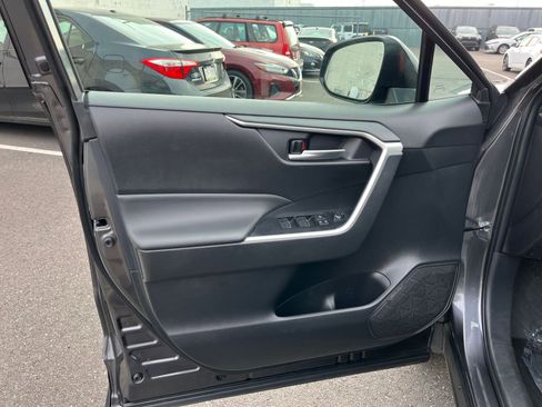 Used 2025 Toyota RAV4 XLE image 20