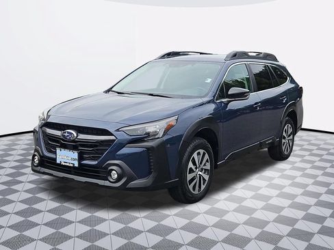 Used 2025 Subaru Outback Premium AWD/4WD image 2