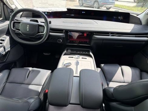 New 2025 Lincoln Navigator Reserve image 24