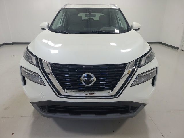 Used 2021 Nissan Rogue SV w/ Premium Package AWD/4WD image 2