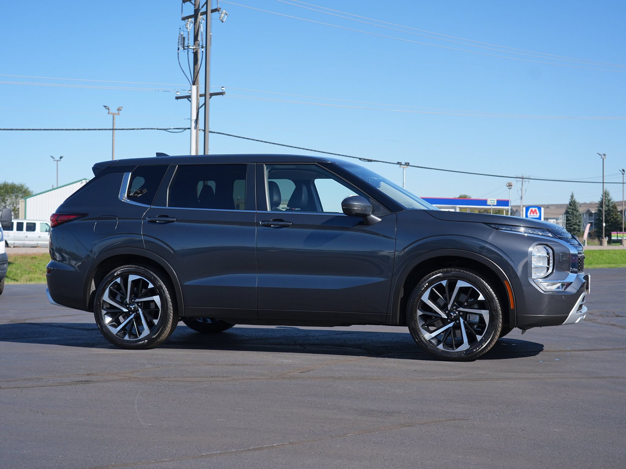 Used 2024 Mitsubishi Outlander SE AWD/4WD image 2