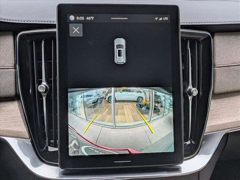 Certified 2025 Volvo XC90 B5 Core w/ Protection Package Premier image 19