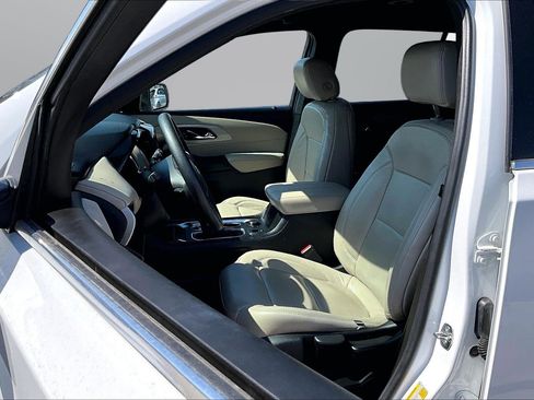 Used 2022 Chevrolet Traverse LS FWD image 15