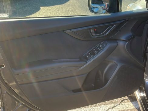 Certified 2022 Subaru Crosstrek 2.0i image 9