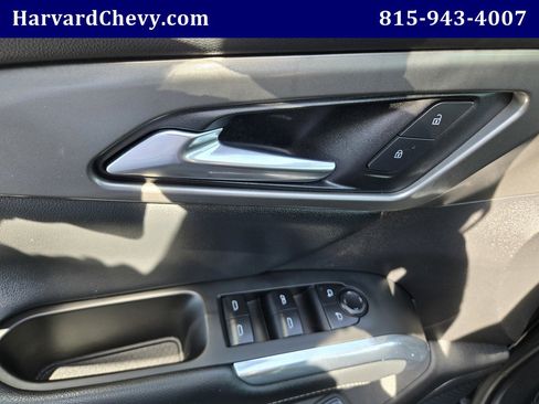 Used 2025 Chevrolet Traverse LT AWD/4WD image 34