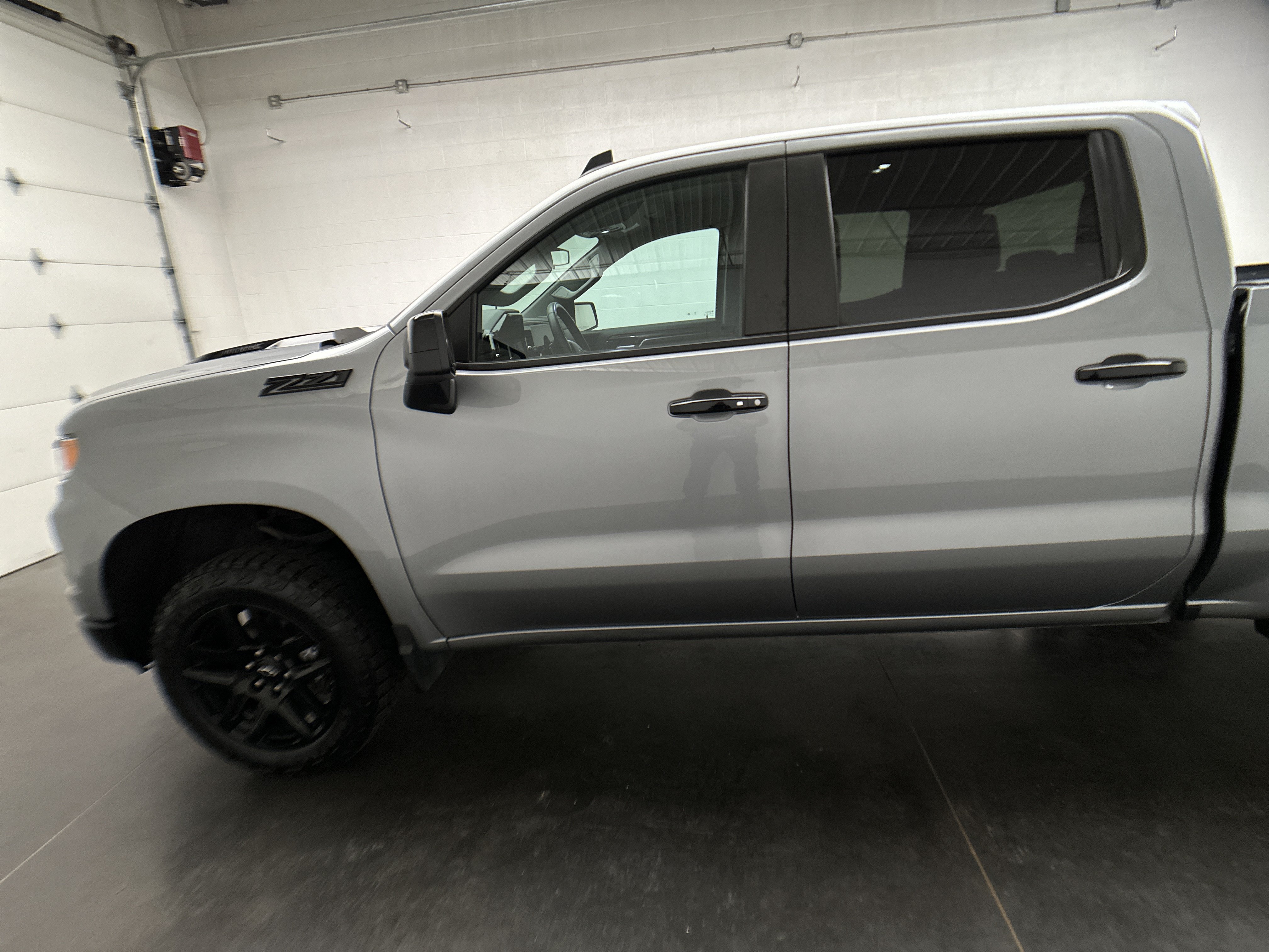 Used 2024 Chevrolet Silverado 1500 LT Trail Boss w/ LPO, Dark Essentials Package AWD/4WD image 5