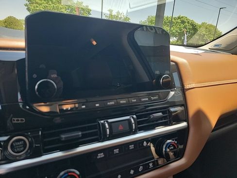 Used 2022 Nissan Pathfinder Platinum w/ Cargo Package FWD image 27