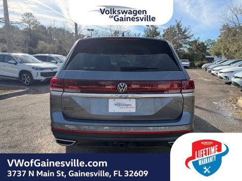 Certified 2025 Volkswagen Atlas SE image 4