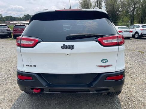 Used 2017 Jeep Cherokee Trailhawk AWD/4WD image 6