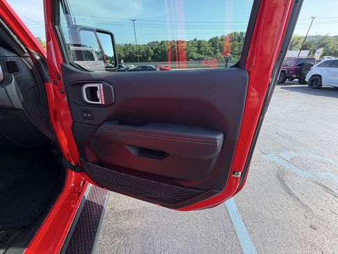 Used 2022 Jeep Wrangler Unlimited Sahara AWD/4WD image 42