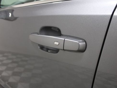 Used 2022 GMC Acadia SLE AWD/4WD image 16