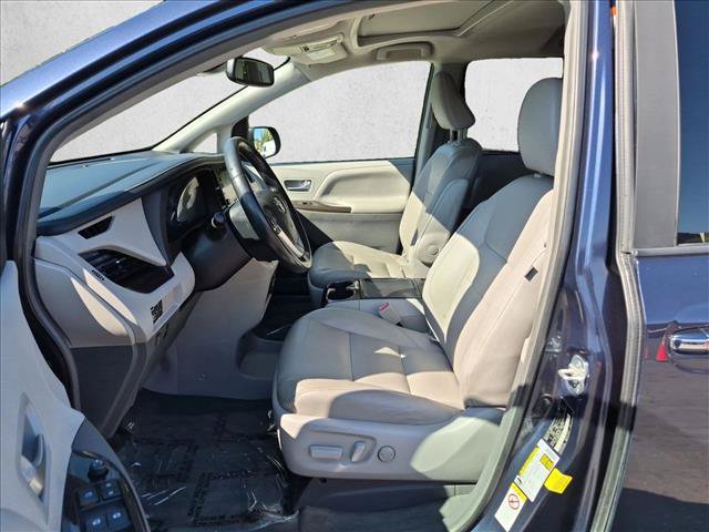 Used 2019 Toyota Sienna XLE w/ XLE Navigation Package FWD image 17