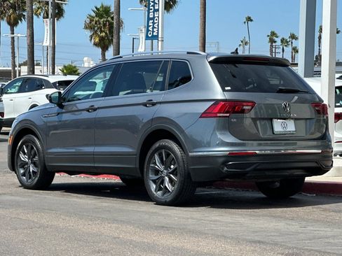 Used 2023 Volkswagen Tiguan SE w/ Panoramic Sunroof Package FWD image 6